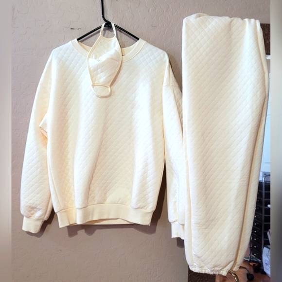 SHEIN 3 piece sweatpant set - Picture 1 of 3